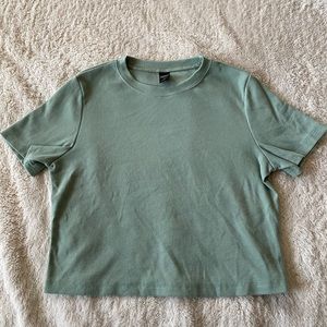 SHEIN Dazy mint green cropped shirt